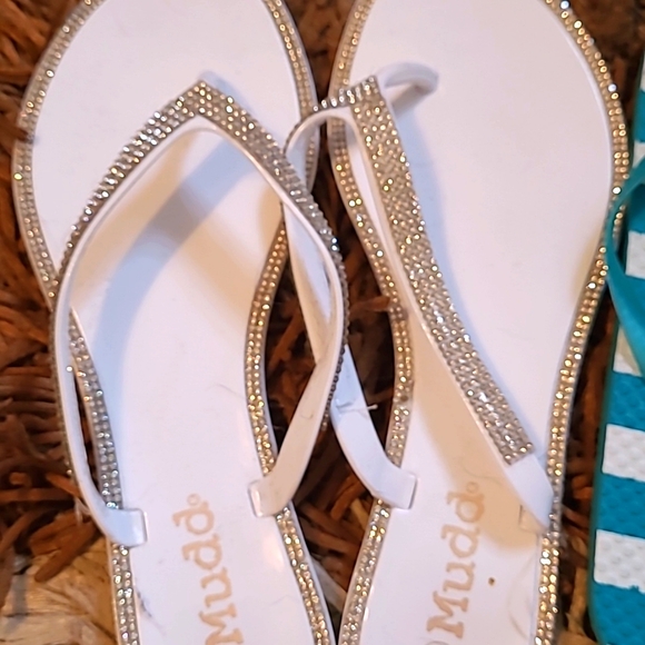Nwt flip flops - Picture 2 of 4